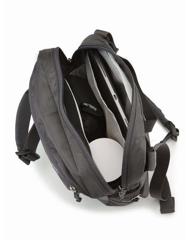 Mantis Sling pack